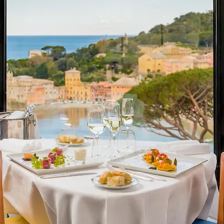 Vis A Vis Hotel