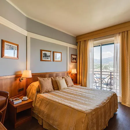 Vis A Vis Otel 4*