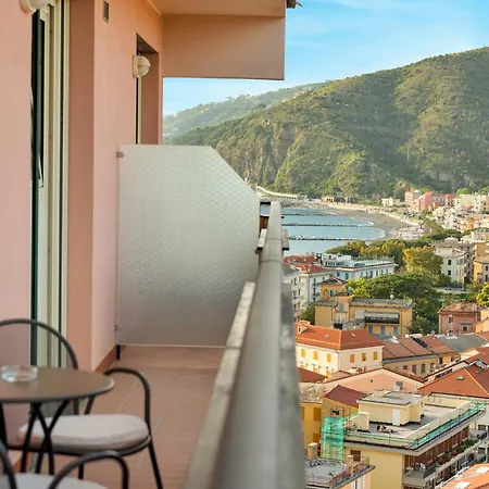 Vis A Vis Otel Sestri Levante