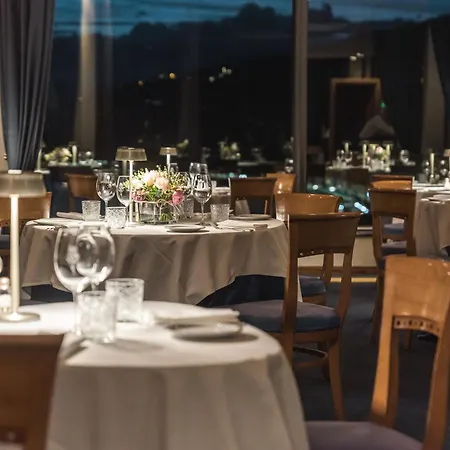 Vis A Vis Σέστρι Λεβάντε