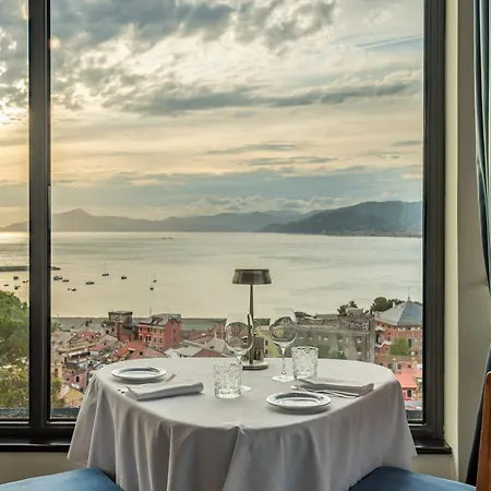 Vis A Vis Hotel
