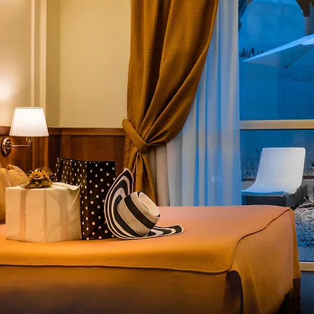 Vis A Vis Σέστρι Λεβάντε