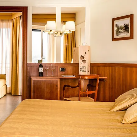 Vis A Vis 4* Σέστρι Λεβάντε