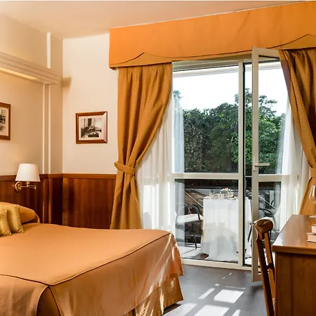 Vis A Vis Σέστρι Λεβάντε