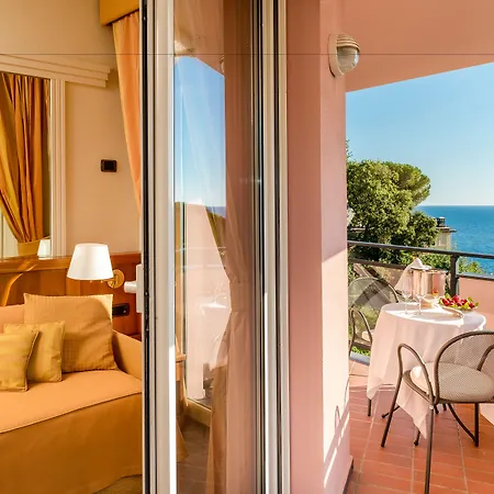 Vis A Vis Ξενοδοχείο Σέστρι Λεβάντε