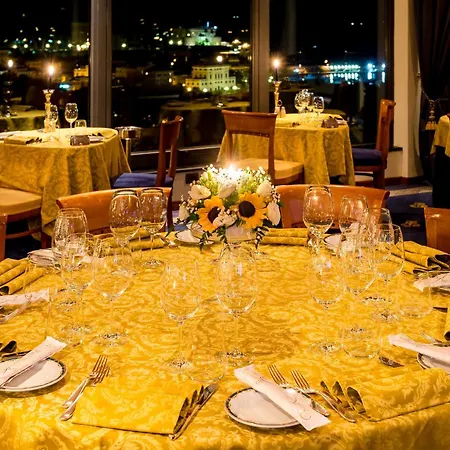 Vis A Vis Σέστρι Λεβάντε