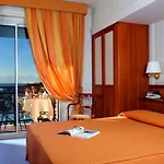 Vis A Vis Otel Sestri Levante
