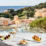Vis A Vis Otel 4*