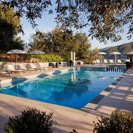 Vis A Vis Hotel