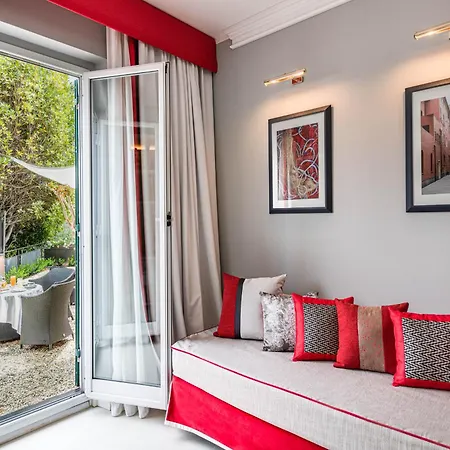 Vis A Vis Hotel
