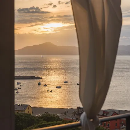 Vis A Vis Hotel 4*