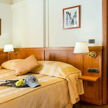 Vis A Vis Hotel