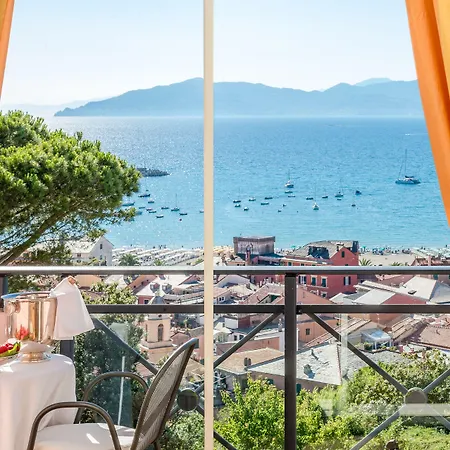 Hotel Vis A Vis 4*