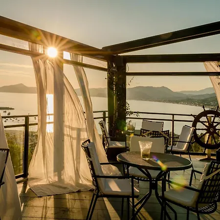Vis A Vis Hotel 4*